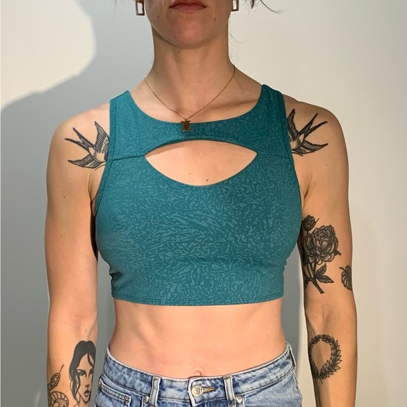 Lululemon Everlux Cut Out Bra - Picture 2 of 3